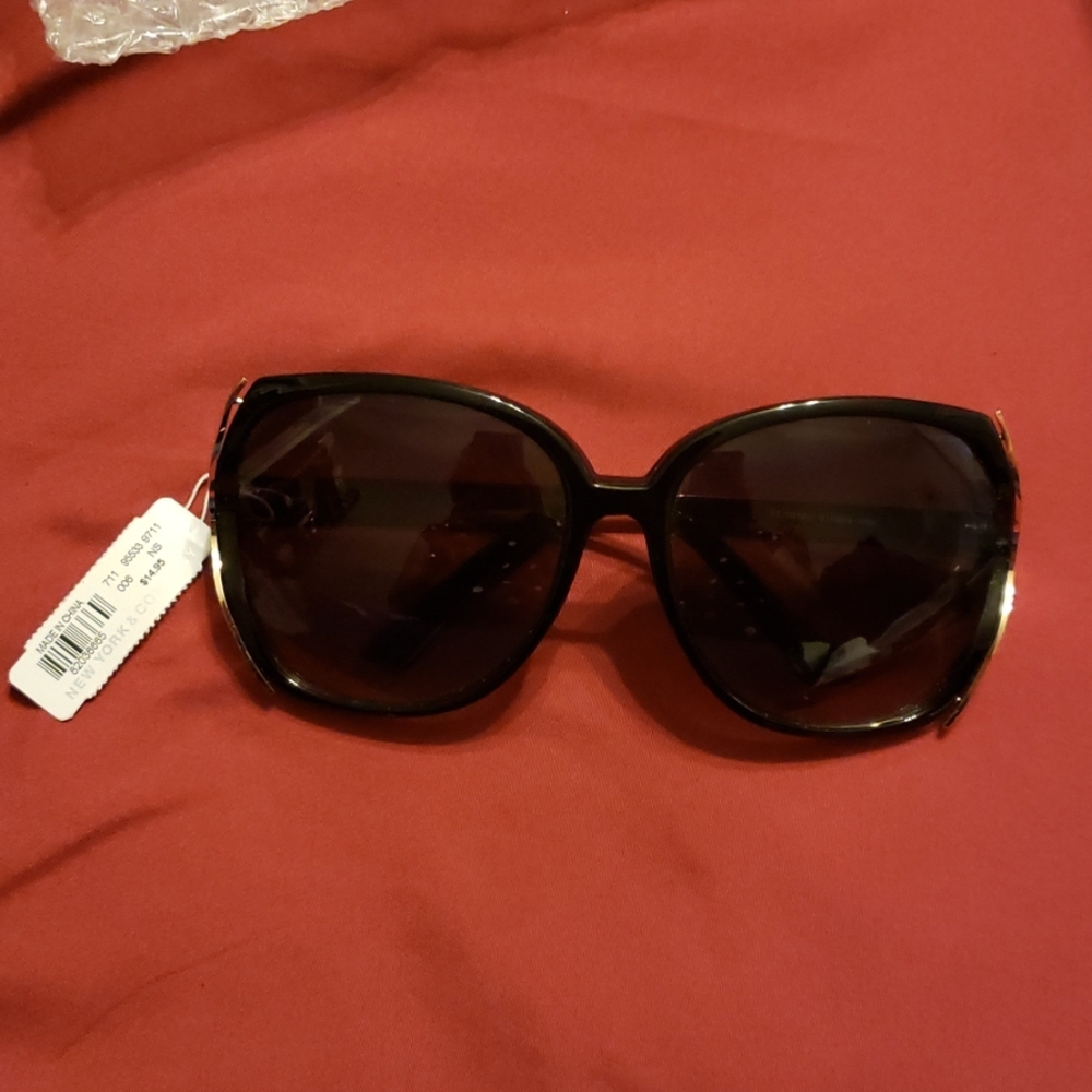 NIP Black sunglass